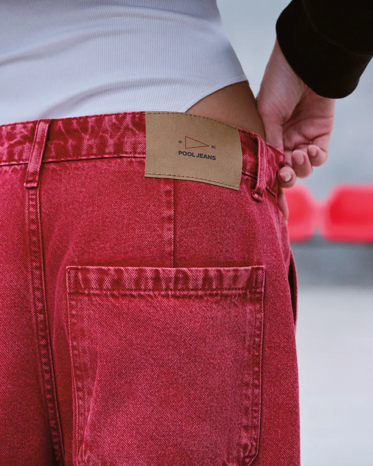 Голос улицы: как Pool Jeans отражает модную волну · Orika24.com
